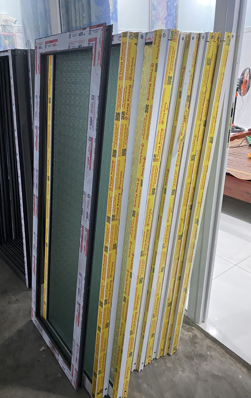 Hình ảnh xưởng Cơ Sở Nhôm Kính Cao Cấp Vinh Danh